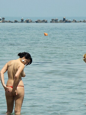 Topless Girls on the Beach - 195 - Photo 11