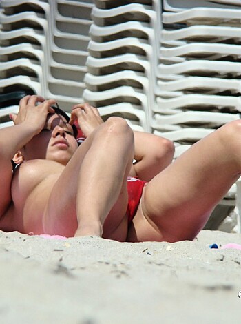 Topless Girls on the Beach - 195 - Photo 12