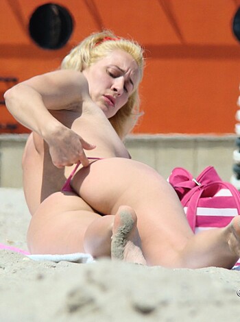 Topless Girls on the Beach - 195 - Photo 19