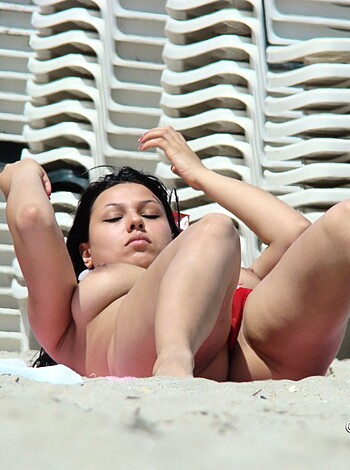 Topless Girls on the Beach - 195 - Photo 41