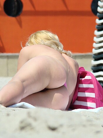 Topless Girls on the Beach - 195 - Photo 45