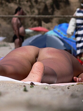 Nude Girls on the Beach - 331 - Photo 2