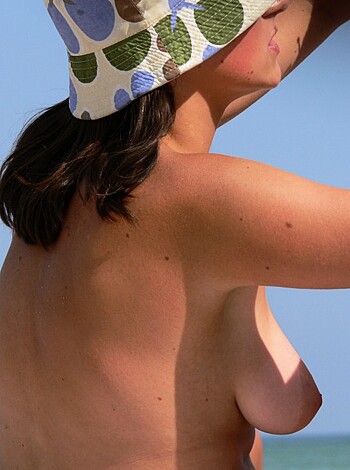  Nude Girls on the Beach - 170 - Photo 22