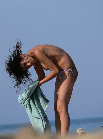 Topless Girls on the Beach - 197 - Photo 27