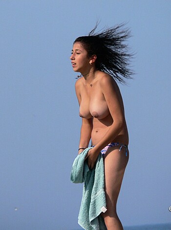 Topless Girls on the Beach - 197 - Photo 29