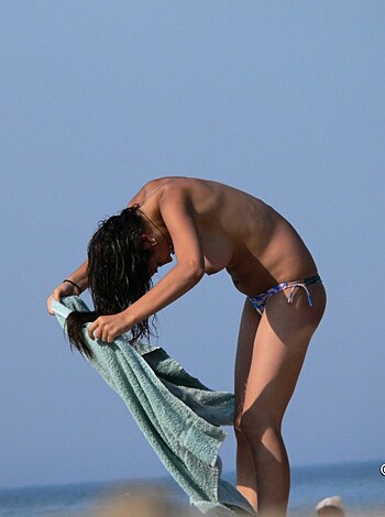 Topless Girls on the Beach - 197 - Photo 28