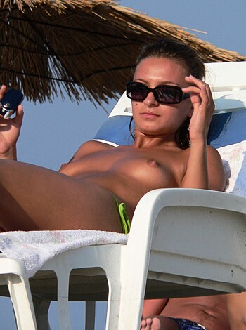 Topless Girls on the Beach - 012 - Part 2 - Photo 4