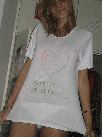 Cutte teen posing in her room - Photo 10