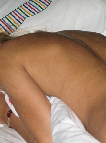 Cutte teen posing in her room - Photo 35