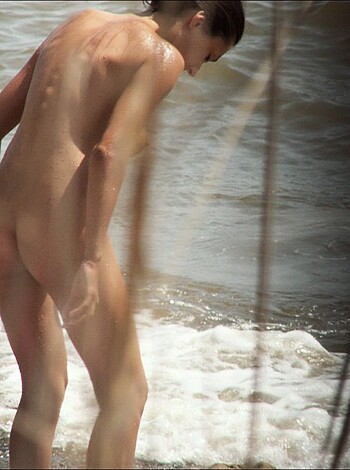 Beach Voyeur - 61 - Photo 33