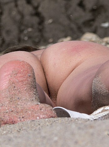 Nude Girls on the Beach - 300 - Photo 33