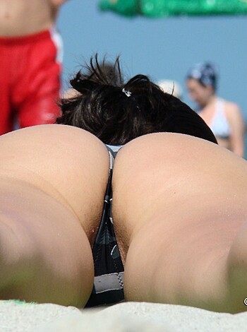 Topless Girls on the Beach - 106 - Photo 2