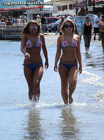 Beach - Beth and Jo - Photo 8