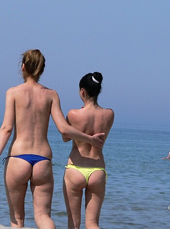 Topless Girls on the Beach - 225 - Photo 13