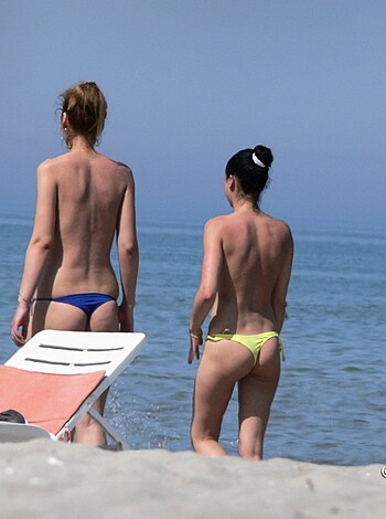 Topless Girls on the Beach - 225 - Photo 14