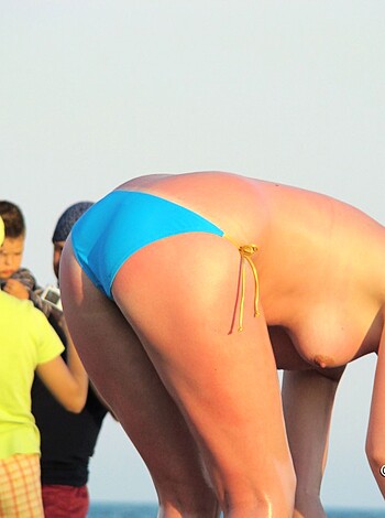 Topless Girls on the Beach - 282 - Photo 8