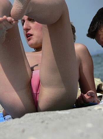 Topless Girls on the Beach - 205 - Photo 5