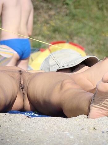  Nude Girls on the Beach - 148 - Photo 8
