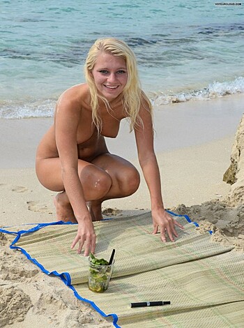 121015 - Lifes A Beach - Photo 1
