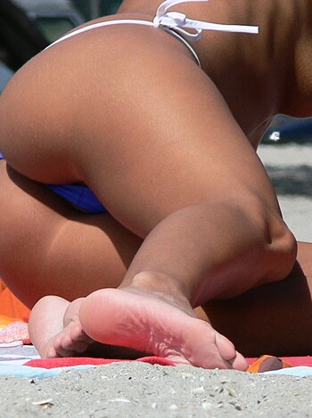 Topless Girls on the Beach - 123 - Photo 16