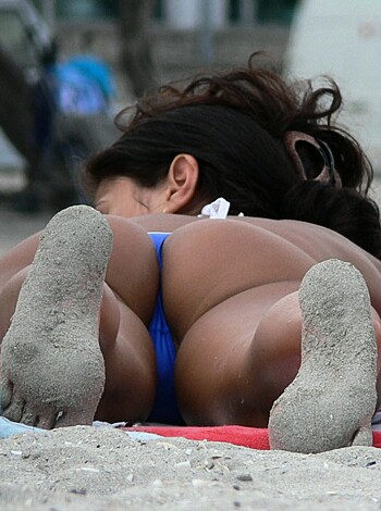 Topless Girls on the Beach - 123 - Photo 30