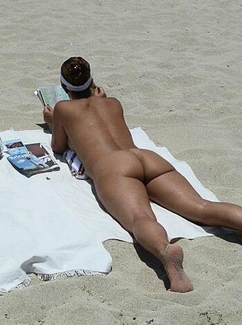 A naked broad with a fuckin' book on her shitty ass, chillin'.