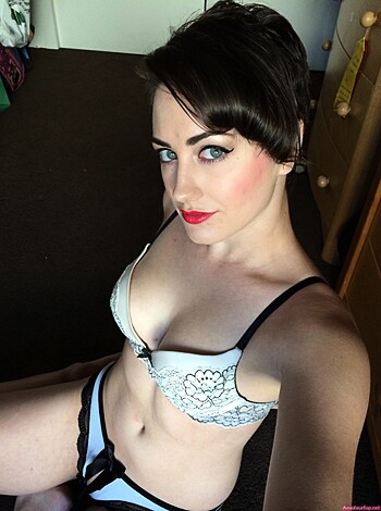 Naked Selfies Of Beautiful Short Haired Brunette - Photo 13