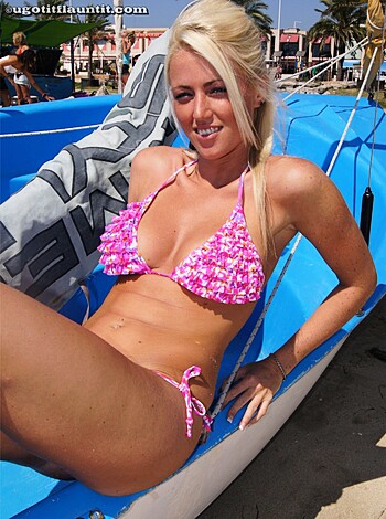 Beach - Laura - Photo 6