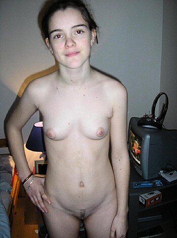 "Fuckin' hell, this here image is one of a bangin' hot nude chick."