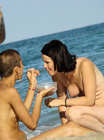 Nude Girls on the Beach - 140 - Photo 38