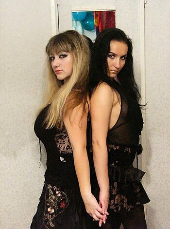 Hot Russian amateur posing with her lesbo friends - Photo 14
