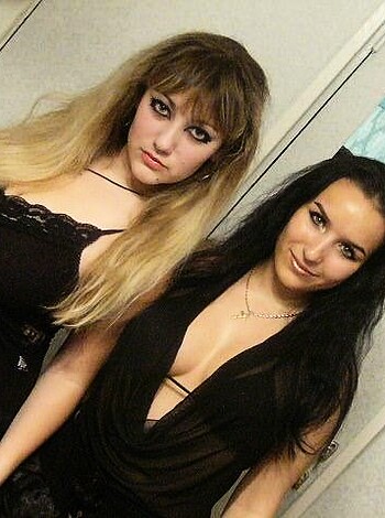 Hot Russian amateur posing with her lesbo friends - Photo 15