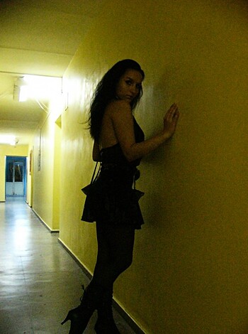Hot Russian amateur posing with her lesbo friends - Photo 21