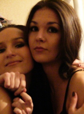 Hot Russian amateur posing with her lesbo friends - Photo 32