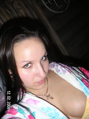 Hot Russian amateur posing with her lesbo friends - Photo 35