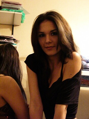 Hot Russian amateur posing with her lesbo friends - Photo 38