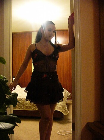 Hot Russian amateur posing with her lesbo friends - Photo 49