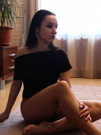Hot Russian amateur posing with her lesbo friends - Photo 55