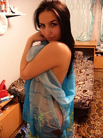 Hot Russian amateur posing with her lesbo friends - Photo 51