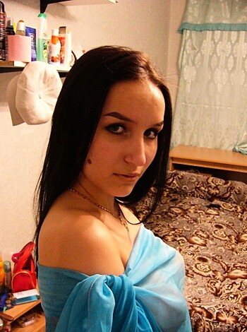 Hot Russian amateur posing with her lesbo friends - Photo 57