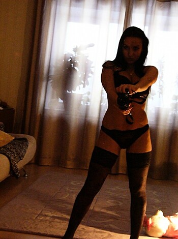 Hot Russian amateur posing with her lesbo friends - Photo 73
