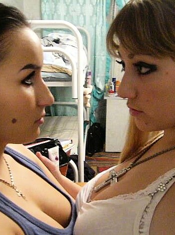 Hot Russian amateur posing with her lesbo friends - Photo 96