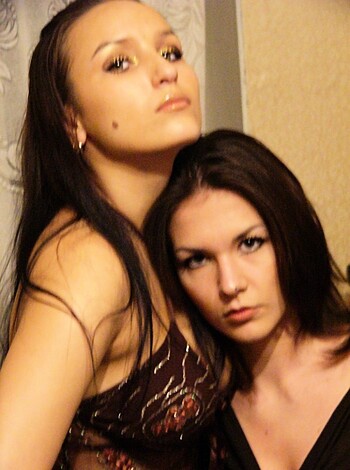 Hot Russian amateur posing with her lesbo friends - Photo 119