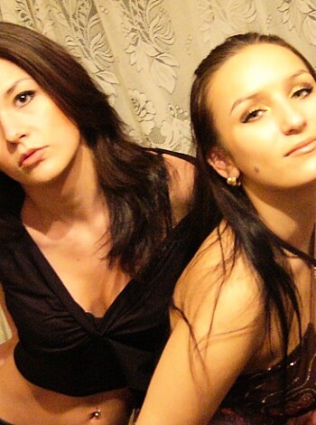 Hot Russian amateur posing with her lesbo friends - Photo 118