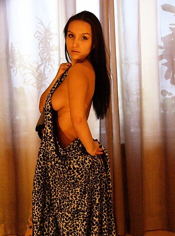 Hot Russian amateur posing with her lesbo friends - Photo 128