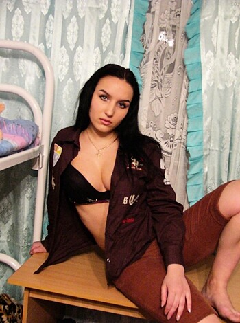 Hot Russian amateur posing with her lesbo friends - Photo 133