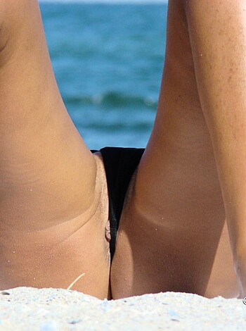 Topless Girls on the Beach - 063 - Part 2 - Photo 4