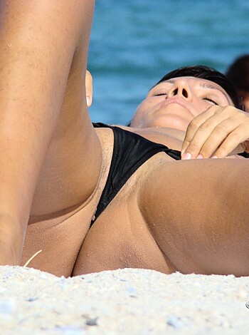 Topless Girls on the Beach - 063 - Part 2 - Photo 11