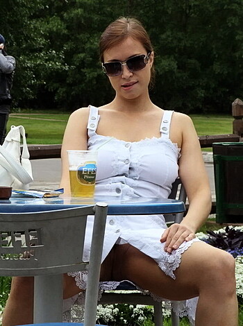 120907 - Upskirt - Photo 13
