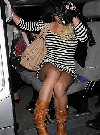 upskirt pussy while the girls are more or less unaware - Photo 26